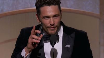 Globos de Oro 2018: James Franco no deja que Tommy Wiseau use el micrófono y le imita sobre el escenario