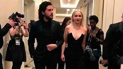 Globos de Oro 2018: Emilia Clarke y Kit Harington protagonizan uno de los momentos de la noche noticias imagen