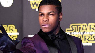John Boyega afirma que un póster de 'Star Wars: El despertar de la Fuerza' le arruinó una cita noticias imagen