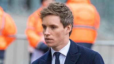 Los protagonistas de 'La teoría del todo' y más personalidades acuden al funeral de Stephen Hawking noticias imagen