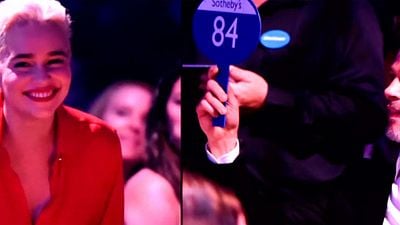 Emilia Clarke recuerda cómo se sintió cuando Brad Pitt pujó por cenar con ella noticias imagen