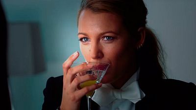 'Un pequeño favor': Blake Lively desaparece misteriosamente en el primer 'teaser' tráiler en español noticias imagen