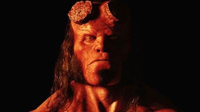 David Harbour accede a oficiar la boda de un fan vestido de Hellboy