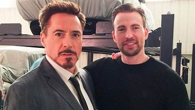 Robert Downey Jr. felicita a Chris Evans con un "beso en la mejilla" (y con un guiño al culo de América)