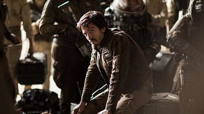 Tony Gilroy, el guionista de 'Star Wars: Rogue One', se une a la ficción de Disney+ centrada en Cassian Andor noticias imagen