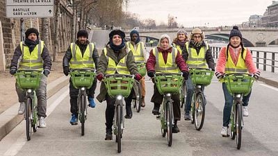 'Las buenas intenciones': Agnès Jaoui se ríe del buenismo y de la corrección política vacía en su nueva comedia noticias imagen