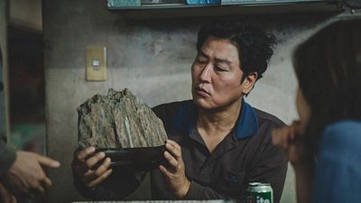 'Parásitos': Bong Joon-ho revela el significado de la roca en la película noticias imagen