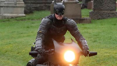 ‘The Batman’ se cae de la batmoto en un vídeo del rodaje