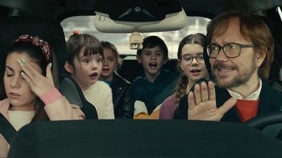 'Padre no hay más que uno 2': Santiago Segura calma a sus 'fieras' en el coche en esta divertida escena noticias imagen