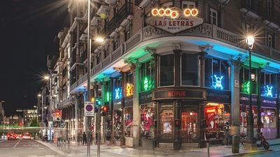 Recorre el hotel de los zombis madrileño de 'Ejército de los muertos' noticias imagen