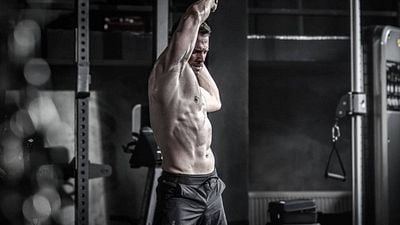 Los mil y un deporte que practica Kerem Bürsin: desde la natación (casi) olímpica hasta el levantamiento de ruedas gigantes noticias imagen