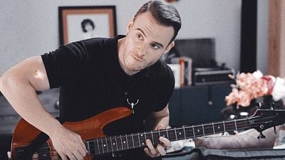 Antes de empezar a actuar, Kerem Bürsin estaba decidido a ser músico (y así lo metió en 'Love is in the air') noticias imagen