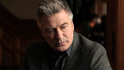 Alec Baldwin mata en un accidente a la directora de fotografía de su última película, 'Rust' noticias imagen