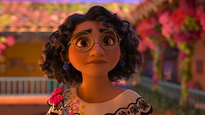 'Encanto': La actriz de Mirabel responde a la popular teoría sobre por qué su personaje no recibió un don noticias imagen