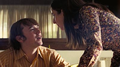 "Yo molo más que tú". Alana Haim y Cooper Hoffman protagonizan este adelanto en EXCLUSIVA de 'Licorice Pizza'