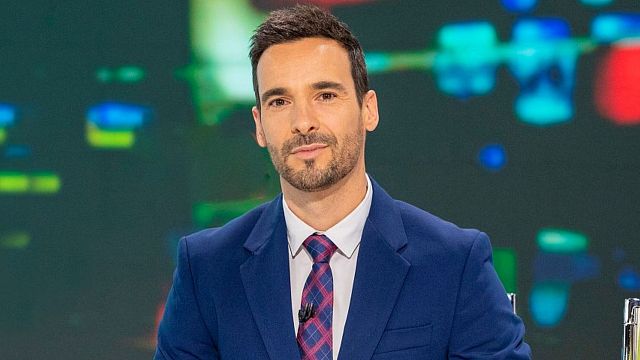 Quién es Lluís Guilera, el presentador que sustituirá por "unos días" a Silvia Intxaurrondo en 'La hora de La 1' noticias imagen