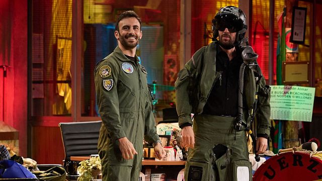 "El espacio aéreo español está protegido 24/7 con dos pilotos de caza": Juan Bengoechea, comandante del Ejército del Aire, en 'La Revuelta' noticias imagen