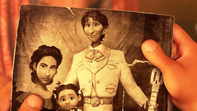 Acabo de darme cuenta de por qué Héctor no lleva zapatos en 'Coco' y ya no me lo saco de la cabeza noticias imagen
