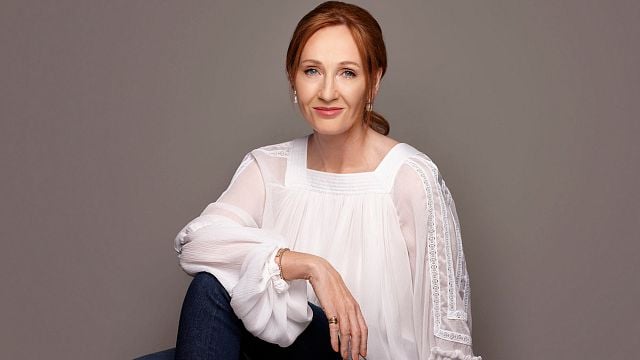 J.K. Rowling llama "ignorante" a Emma Watson: "vivía en la pobreza mientras escribía el libro que hizo famosa a Emma" noticias imagen