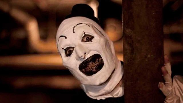 "11 personas salieron del cine y una vomitó": la secuela de la saga de terror más gore causa estragos en sus primeras proyecciones noticias imagen