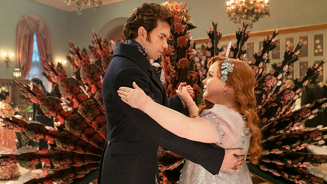"La serie va muchos pasos más allá que el libro": Nicola Coughlan y Jess Brownell hablan sobre la famosa escena del espejo en 'Los Bridgerton' noticias imagen