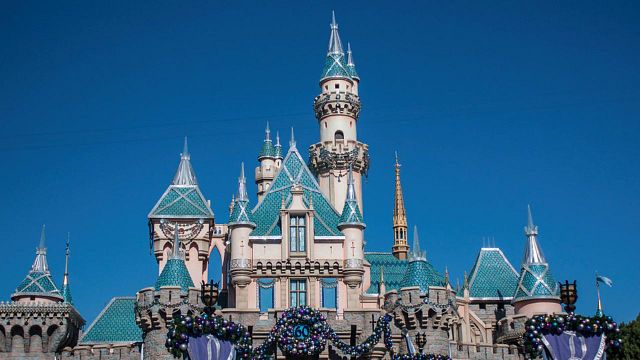 Hasta 2001, Disneyland obligaba a sus trabajadores a usar ropa interior "comunitaria": tuvieron que negociar el acuerdo después de contraer ladillas noticias imagen