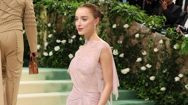 Phoebe Dynevor, ex de 'Los Bridgerton', tiene la imagen más romántica de una pedida de mano: se compromete con su novio tras un año de relación noticias imagen