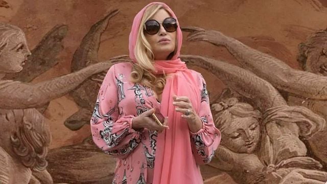 “Gracias a los gays malvados”: Jennifer Coolidge no defrauda en su discurso al ganar el Emmy por la temporada 2 de 'The White Lotus' noticias imagen