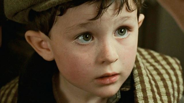 El niño de 'Titanic' sigue recibiendo dinero cada año por una frase en toda la película: ésta es la cantidad