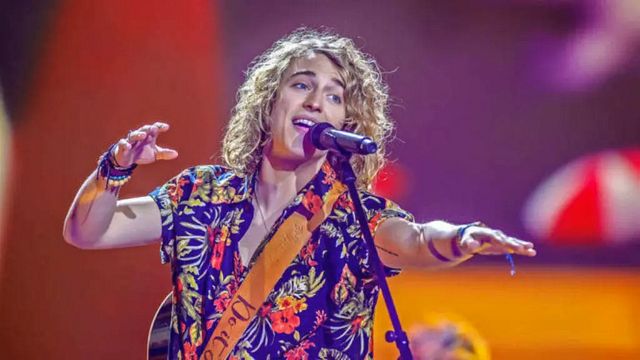 Manel Navarro se convirtió en "el del gallo" tras su paso por Eurovisión y eso le cerró las puertas: "fue volver y todo el mundo me dio la espalda" noticias imagen