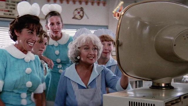 La madre de John Travolta había sido actriz y, años más tarde, apareció en 'Grease' gracias a su hijo noticias imagen