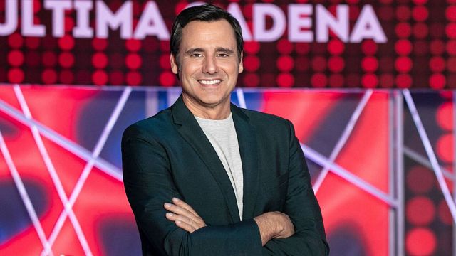 Era instalador de gas, pero ahora triunfa cada tarde en 'Reacción en cadena': la vida de Ion Aramendi antes de ser presentador noticias imagen