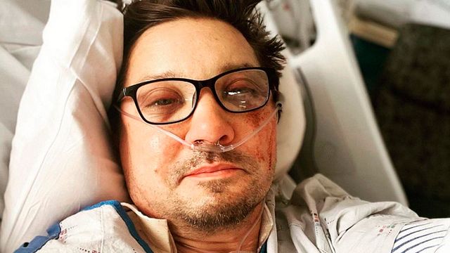 "Estoy hecho polvo para escribir, pero os quiero": Jeremy Renner actualiza sus redes tras su accidente y, ahora sí, tranquiliza a los fans noticias imagen