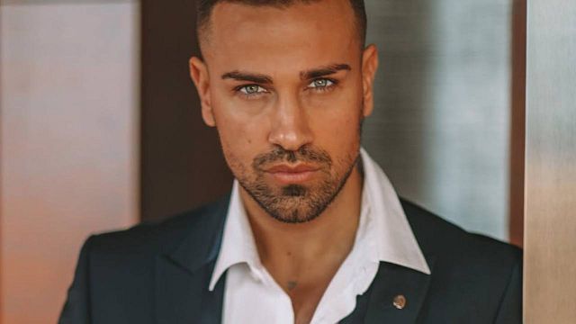 Hace 17 años debutó en 'Mujeres hombres y viceversa' y Telecinco le abrió las puertas: ahora es policía local tras sacar la nota más alta de su proceso noticias imagen