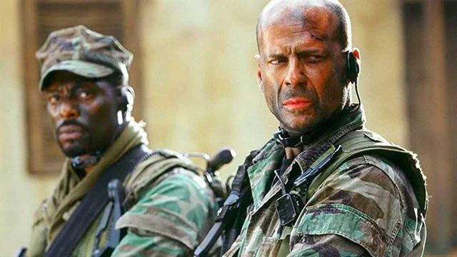 "Un grano en el culo": Bruce Willis y el director de esta película de acción bélica no se llevaron nada bien durante el rodaje