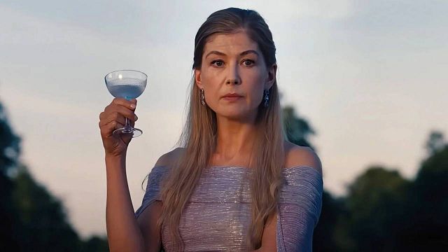 Qué desconocida enfermedad tiene la madre de 'Saltburn': La teoría de la muerte de Rosamund Pike noticias imagen