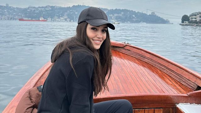 El éxito de Hande Erçel traspasa la televisión: el impresionante récord de la actriz en Instagram noticias imagen