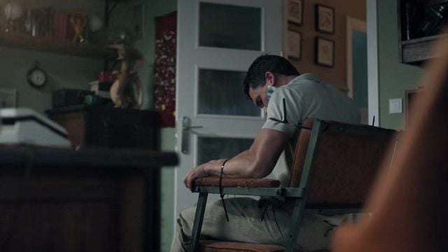 76 minutos de pura angustia claustrofóbica que te clavarán a la butaca: descubre 'La silla' con este clip en exclusiva noticias imagen