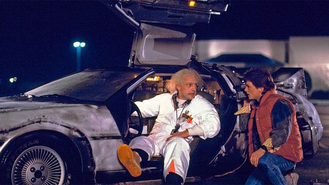 "Doc Brown no va a conducir un maldito Mustang": los creadores de 'Regreso al futuro' rechazaron un dineral para mantener su elemento más querido noticias imagen
