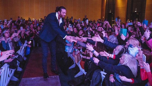 El anillo de Can Yaman que ha desatado la locura en las redes sociales noticias imagen