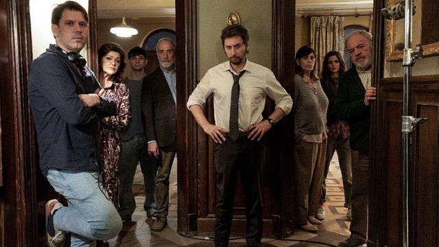 Os convocamos a la reunión más extraordinaria de vecinos: llega a los cines 'Votemos' noticias imagen