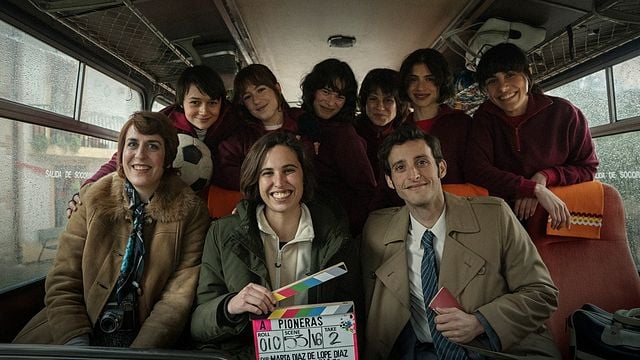 El grupo de chicas que se enfrentó al franquismo para jugar al fútbol: estas son 'Pioneras' noticias imagen