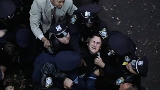 Clint Eastwood no necesitó violencia explícita para firmar una joya que te da un puñetazo en el estómago noticias imagen