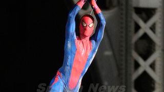 Vídeo de Andrew Garfield con el traje de Spider-Man en el rodaje noticias imagen