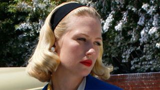 El hijo de January Jones en 'Mad Men' la tacha de "poco accesible" noticias imagen