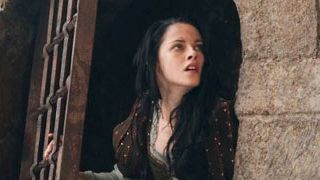 'Blancanieves y la leyenda del cazador': nuevo tráiler internacional en japonés con Kristen Stewart y Charlize Theron noticias imagen