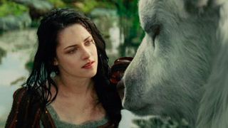 Exclusiva 'Blancanieves y la leyenda del cazador': clip en castellano con Kristen Stewart