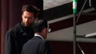 'The Wolverine': Hugh Jackman luce una gabardina oscura en estas imágenes del rodaje noticias imagen