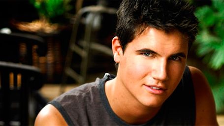 El primo del protagonista de 'Arrow' también quiere triunfar en CW noticias imagen