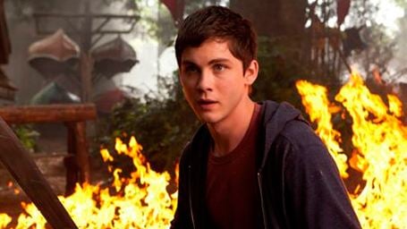 'Percy Jackson 2': ¡Nuevo tráiler con Logan Lerman surfeando una ola!